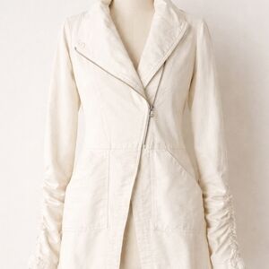 Que Off-White Trench Coat with Zipper